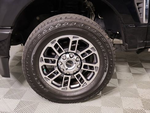 Used 2024 Ford F250 Limited w/ FX4 Off-Road Package image 19