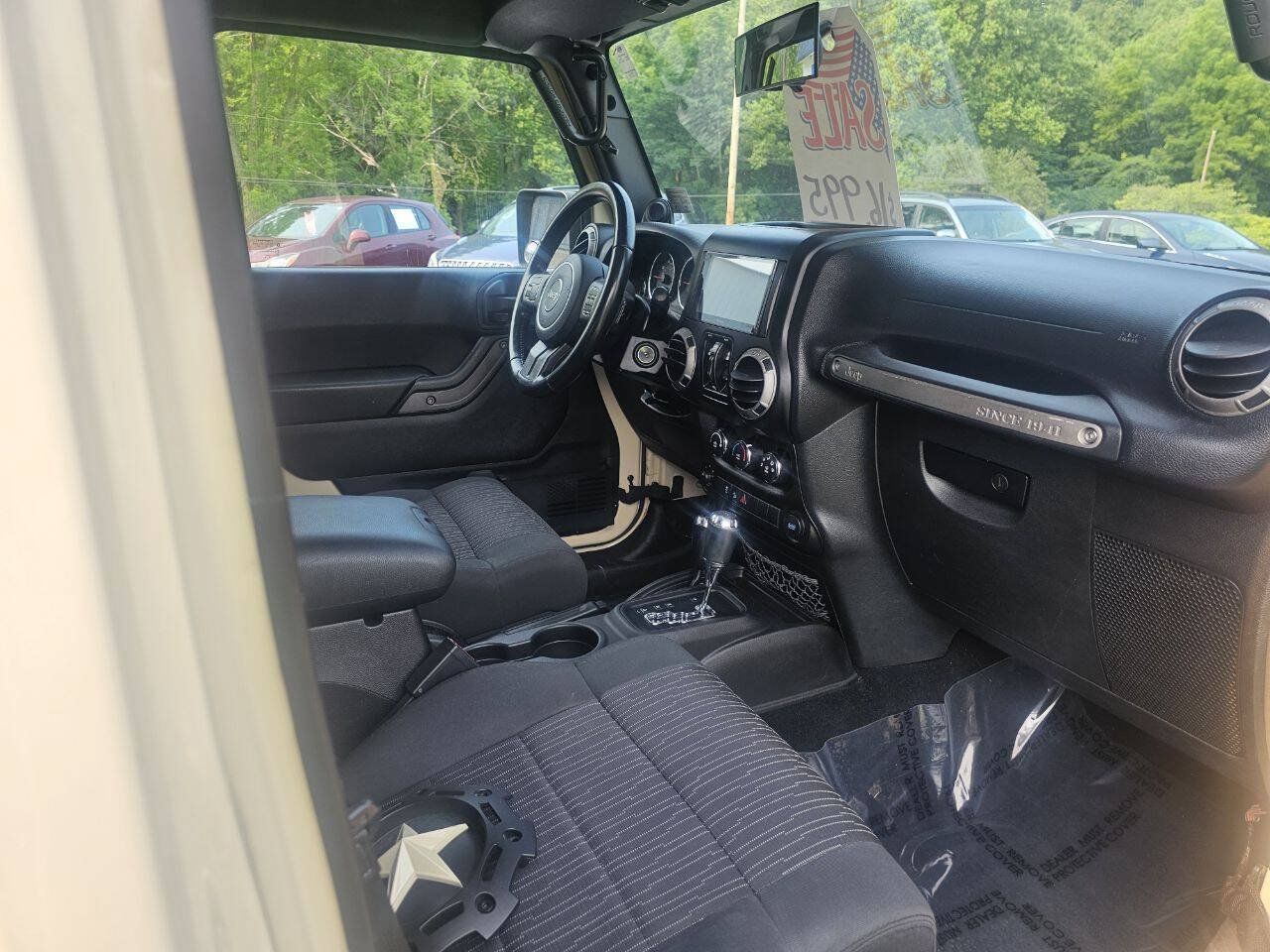 Used 2012 Jeep Wrangler Unlimited Sport AWD/4WD image 11