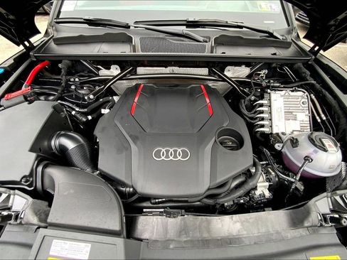 Certified 2025 Audi SQ5 Prestige image 30