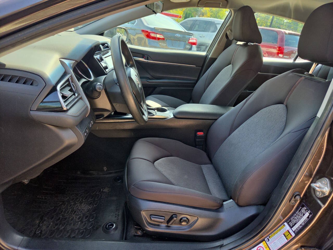 Used 2019 Toyota Camry LE FWD image 18