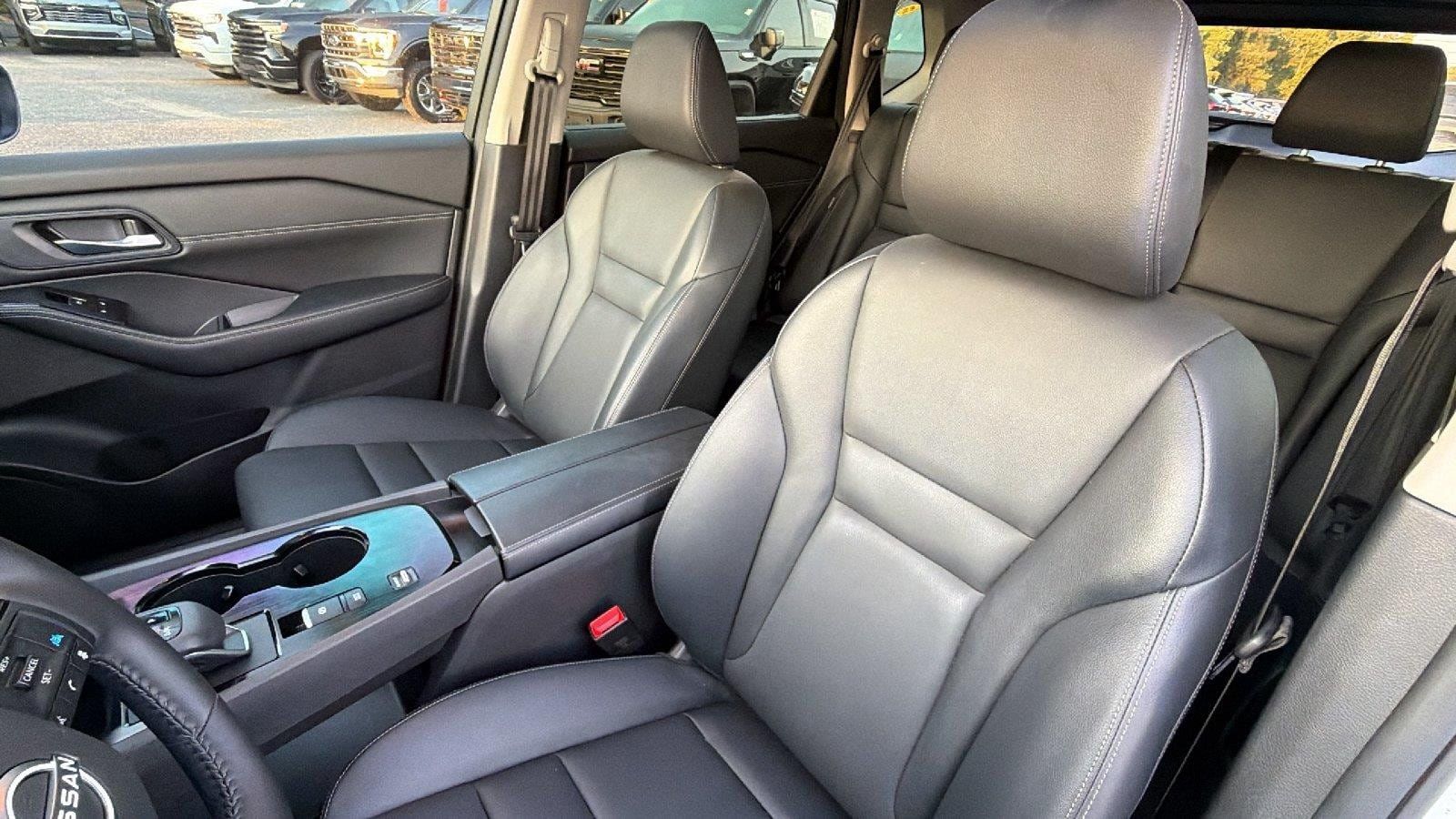 Used 2025 Nissan Rogue SL w/ SL Premium Package FWD image 5