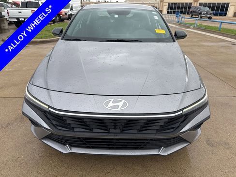 Used 2025 Hyundai Elantra Sport FWD image 2