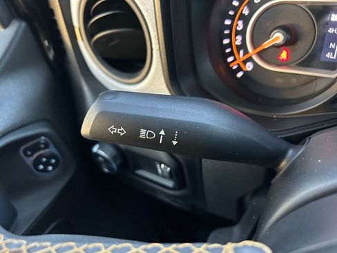 Used 2024 Jeep Gladiator Sport image 20