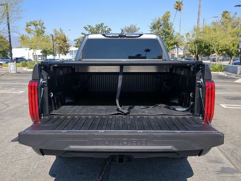 Used 2025 Toyota Tundra Limited AWD/4WD image 30