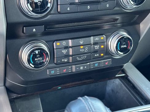 Used 2017 Ford F150 Platinum w/ Equipment Group 701A Luxury AWD/4WD image 20