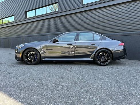 Used 2025 BMW M5 w/ Carbon Package image 2