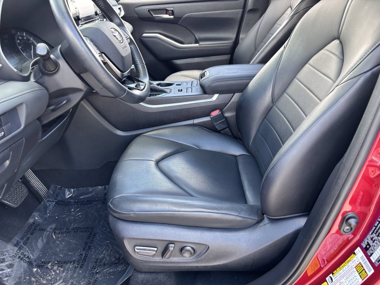 Used 2021 Toyota Highlander XLE AWD/4WD image 18