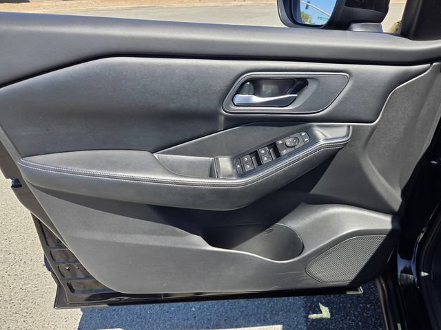 Used 2024 Nissan Rogue SV FWD image 16