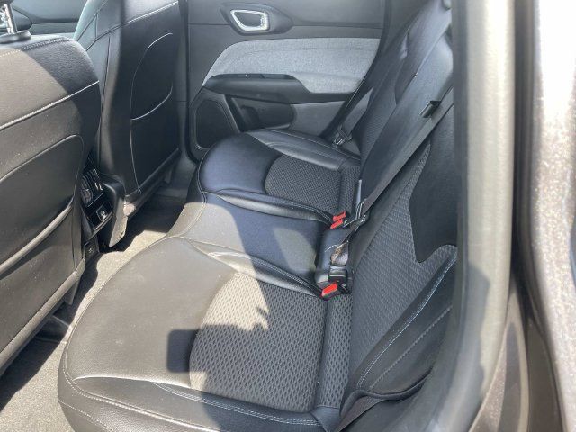 Used 2024 Jeep Compass Latitude AWD/4WD image 16