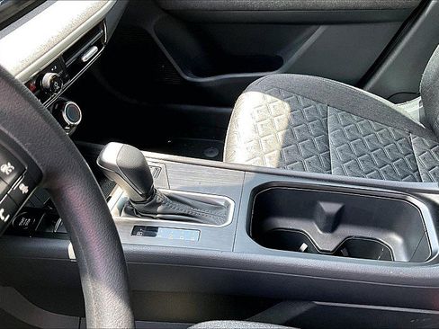 Used 2025 Nissan Kicks SV FWD image 11