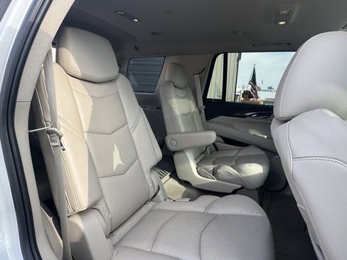 Used 2018 Cadillac Escalade Luxury w/ LPO, Radiant Package image 27