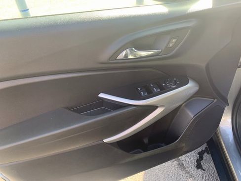 Used 2024 Chevrolet Trax LS w/ LS Convenience Package image 6