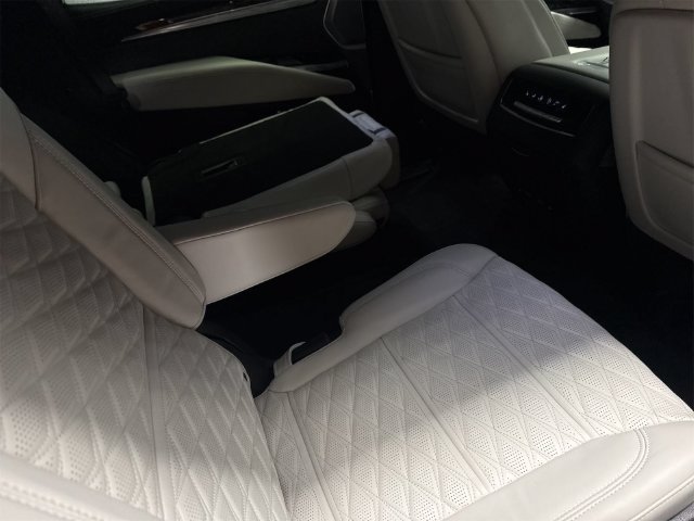 Used 2025 Cadillac Escalade Premium Luxury Platinum AWD/4WD image 10