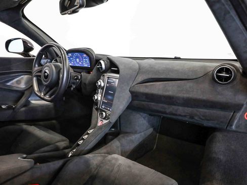 Used 2019 McLaren 720S RWD image 39