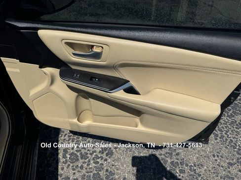 Used 2016 Toyota Camry XLE w/ Moonroof Package image 18