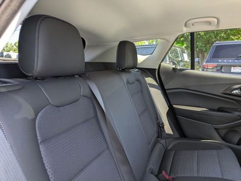Used 2025 Chevrolet Trax LT FWD image 30