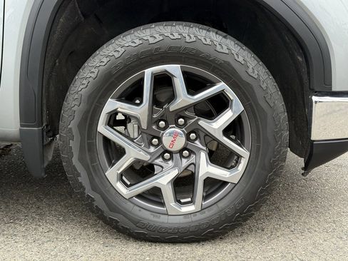 Used 2024 GMC Sierra 1500 SLT image 15