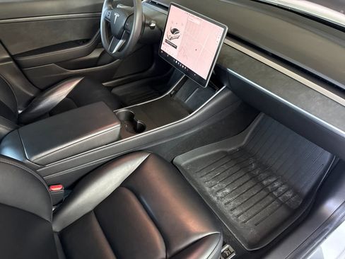 Used 2020 Tesla Model 3 Standard Range RWD image 16