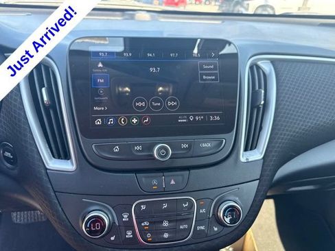 Used 2025 Chevrolet Malibu LT FWD image 11