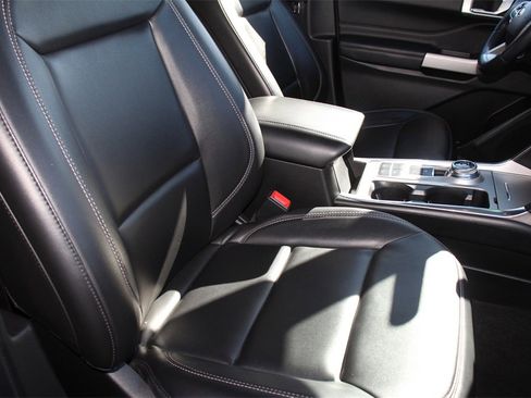 Certified 2022 Ford Explorer XLT w/ Equipment Group 202A image 27