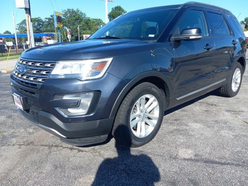 Used 2017 Ford Explorer XLT w/ Equipment Group 202A FWD image 1