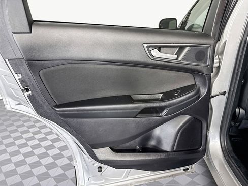 Used 2019 Ford Edge SE image 26