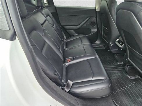 Used 2022 Tesla Model Y Long Range AWD/4WD image 21