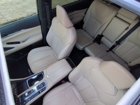 Used 2023 INFINITI QX60 Luxe w/ Cargo Package FWD image 11