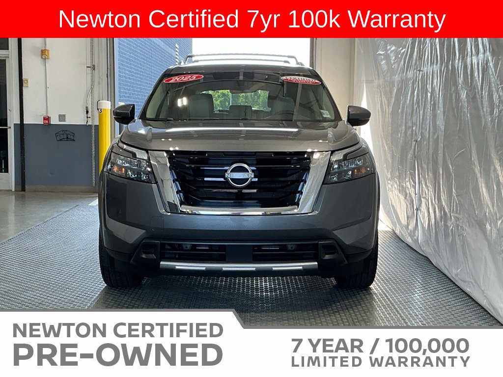 Used 2025 Nissan Pathfinder SL AWD/4WD image 25