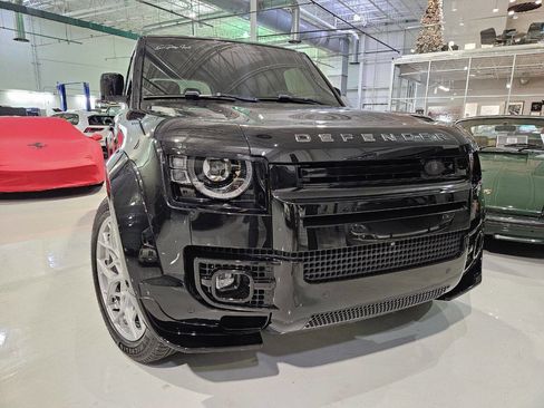 Used 2024 Land Rover Defender 110 V8 image 3