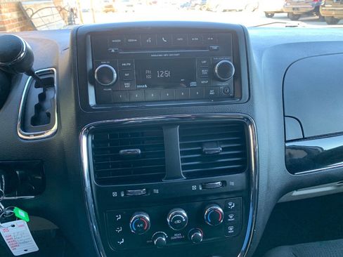 Used 2016 Dodge Grand Caravan SE image 30
