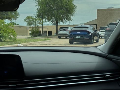 Used 2025 Hyundai Elantra SEL image 37