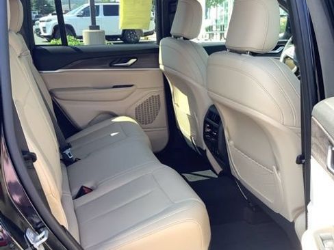 Certified 2025 Jeep Grand Cherokee Limited AWD/4WD image 20