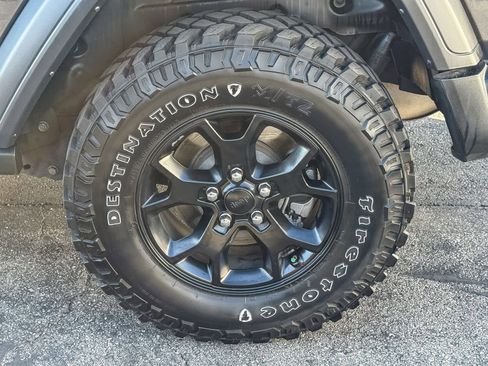 Used 2023 Jeep Wrangler Willys image 9