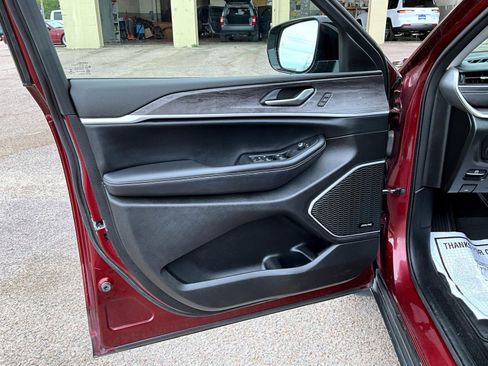 Certified 2022 Jeep Grand Cherokee Limited w/ MOPAR Finishing Package image 10