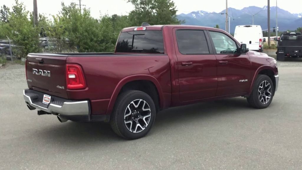 Used 2025 RAM 1500 Laramie AWD/4WD image 8