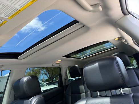 Used 2019 Nissan Pathfinder Platinum FWD image 17
