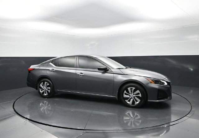 Certified 2025 Nissan Altima 2.5 S FWD image 6