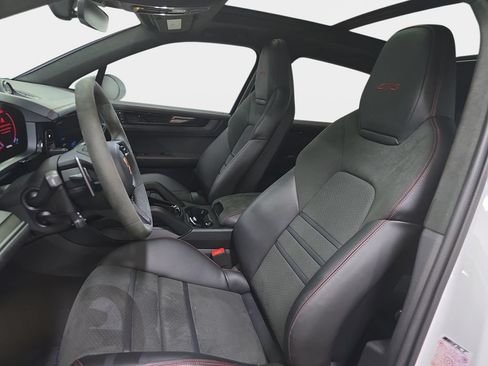 Used 2025 Porsche Cayenne GTS AWD/4WD image 17