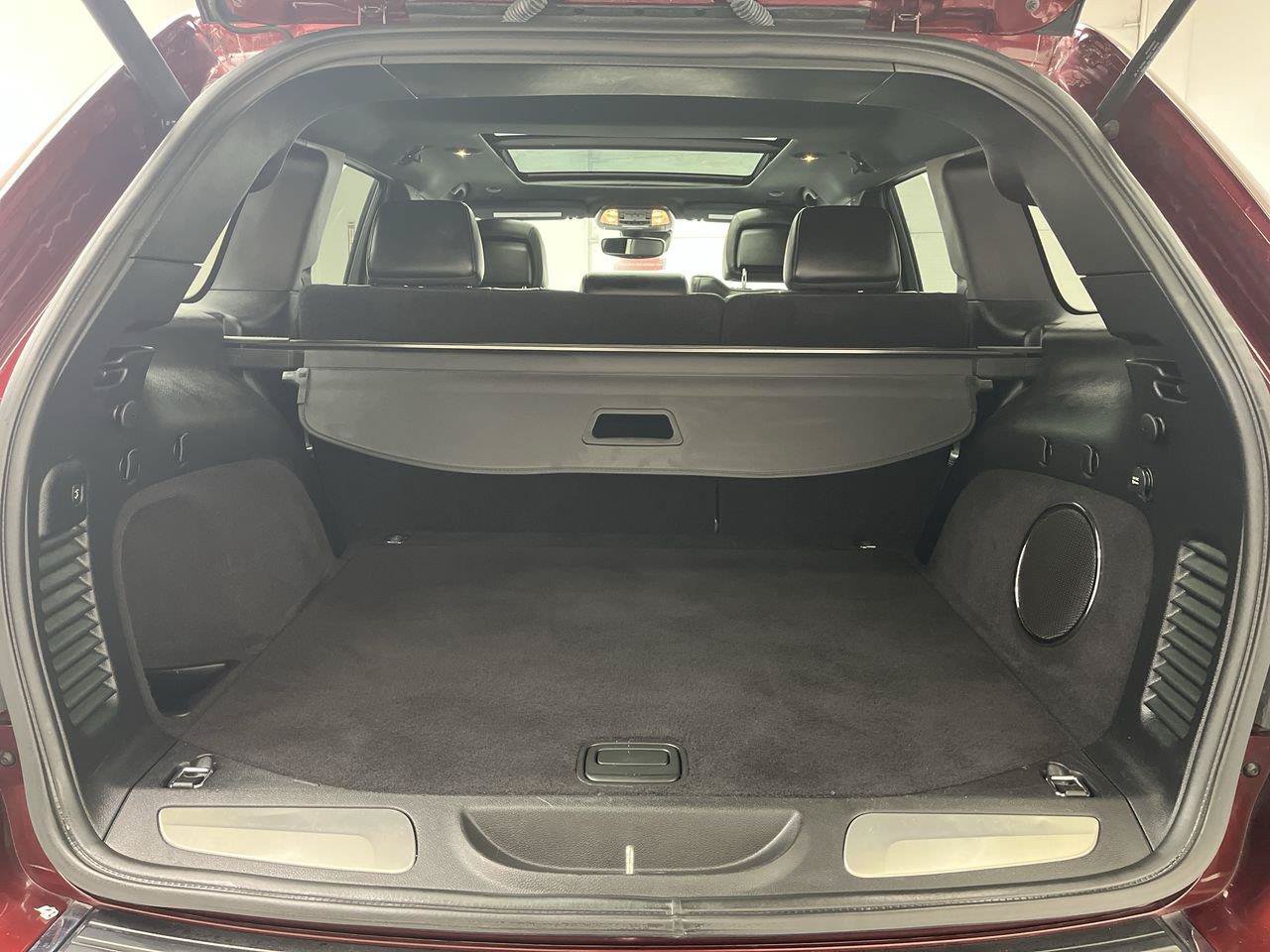 Used 2019 Jeep Grand Cherokee Overland AWD/4WD image 30