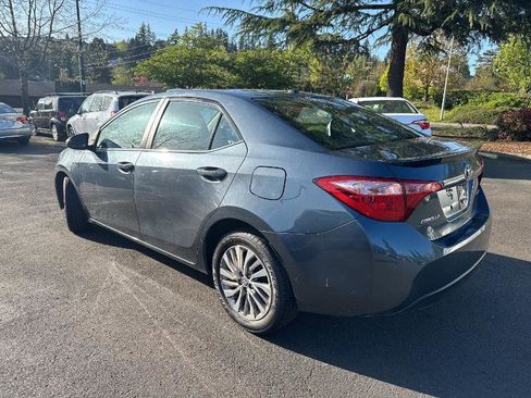 Used 2018 Toyota Corolla LE w/ LE Eco Premium Package image 5