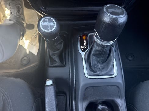 Used 2023 Jeep Wrangler Unlimited w/ Sun & Screen Package AWD/4WD image 24