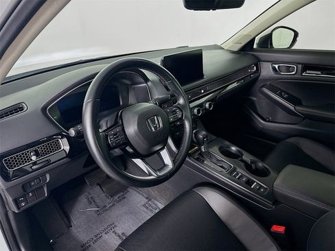 Used 2022 Honda Civic Touring image 4