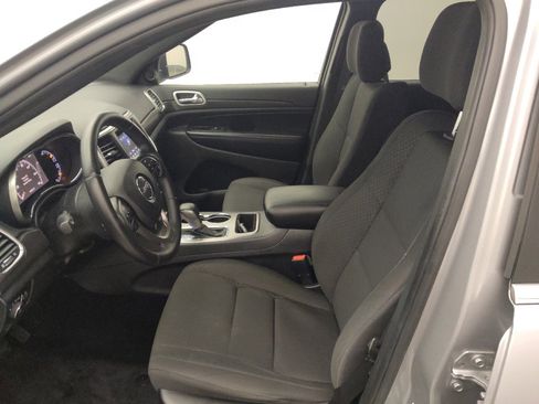 Used 2018 Jeep Grand Cherokee Laredo RWD image 17