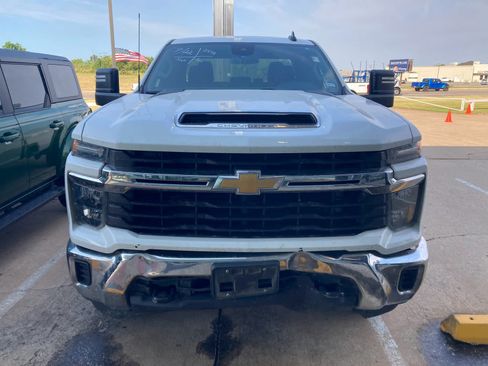 Used 2024 Chevrolet Silverado 2500 LT AWD/4WD image 10
