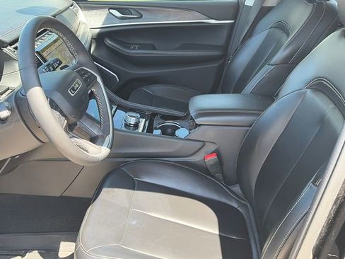 Used 2023 Jeep Grand Cherokee L Limited image 15