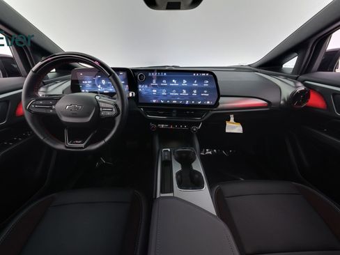 Used 2024 Chevrolet Equinox EV RS FWD image 26