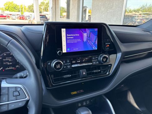 Used 2025 Toyota Highlander XSE AWD/4WD image 17