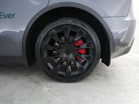 Used 2022 Tesla Model Y Long Range AWD/4WD image 19