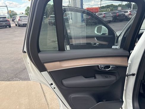 Used 2025 Volvo XC90 B5 Plus AWD/4WD image 28